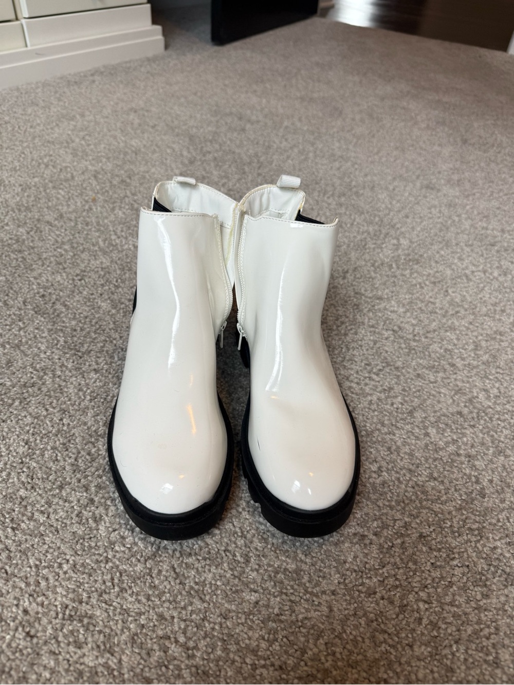 Steve Madden White Patent Kids Ankle Boots with Black Soles. Jheathr